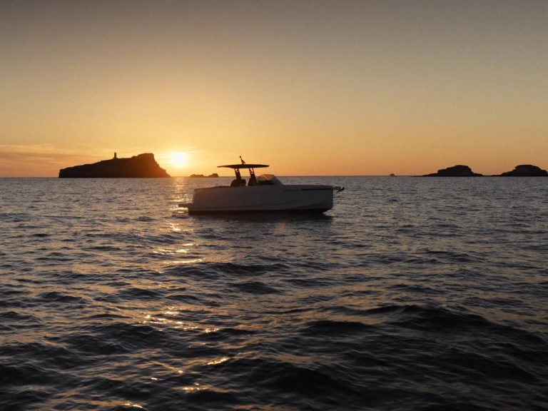 Hire a DE ANTONIO Yachts D29 Open Palma de Mallorca