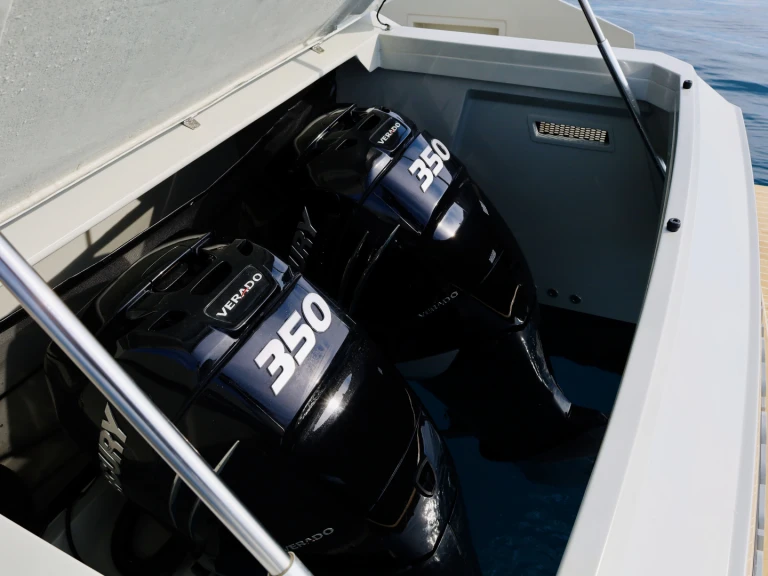 Charter a DE ANTONIO Yachts D36 Open  in Palma de Mallorca on Samboat