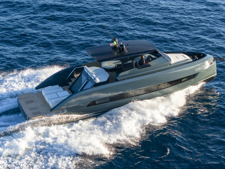 Yacht hire Cannigione cheap S05.3