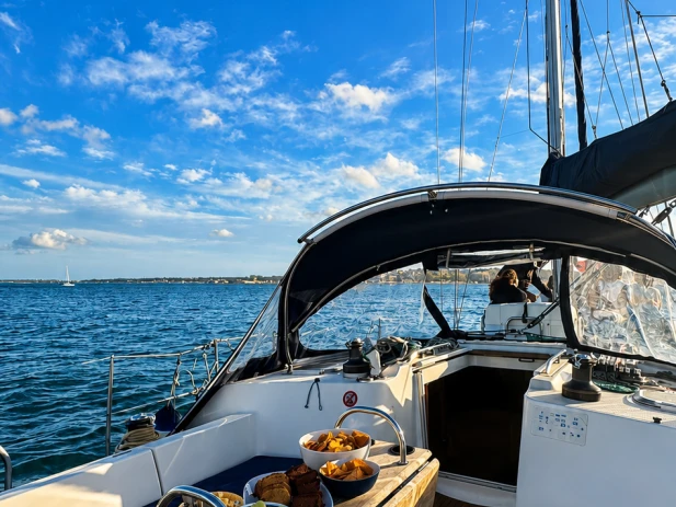 Yacht hire Lisbon cheap Sun Odyssey 40.3