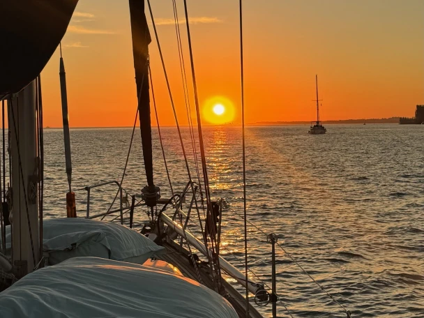 Sailboat hire in Lisbon - Jeanneau Sun Odyssey 40.3