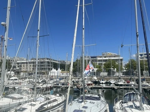 Hire Sailboat Comar-Yachts with a boat licence