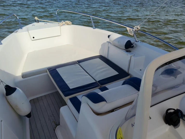 Hire Motorboat Quicksilver with a boat licence