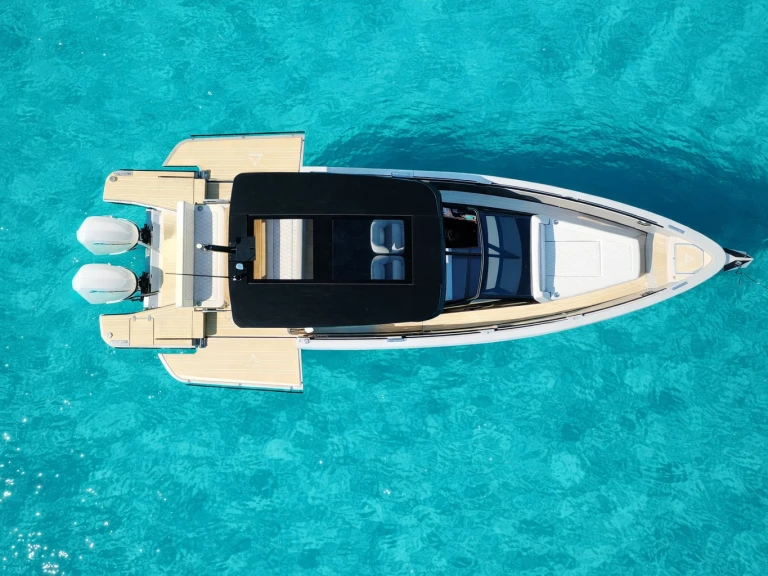Hire Motorboat with or without skipper Virtue Port of Cannigione