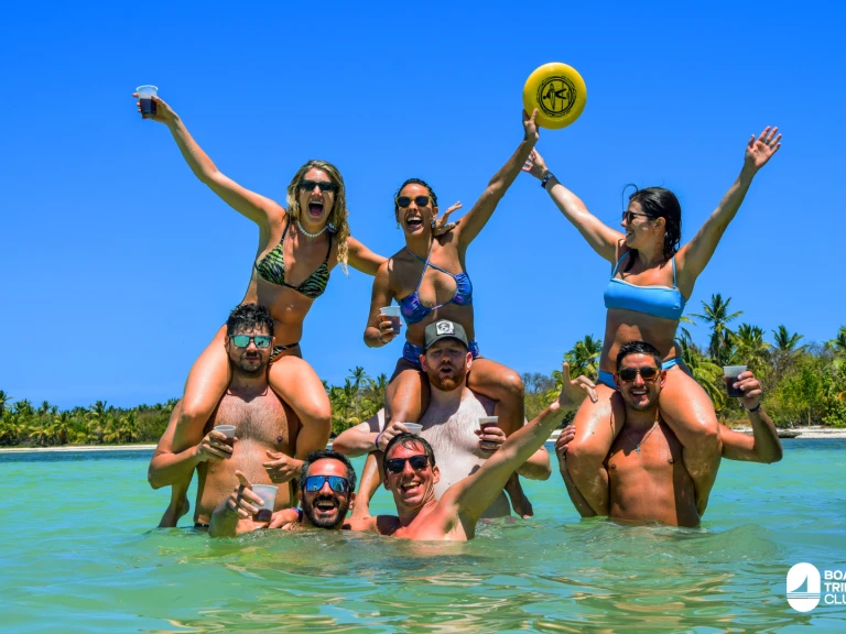 Luxury Yacht to hire La Romana at the best price