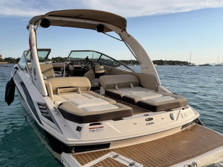 Motorboat hire in Mandelieu-la-Napoule - Régal Regal 2300