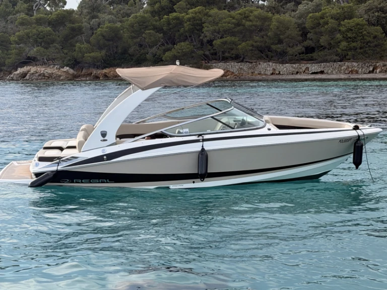 Charter a Régal Regal 2300 in Mandelieu-la-Napoule on Samboat