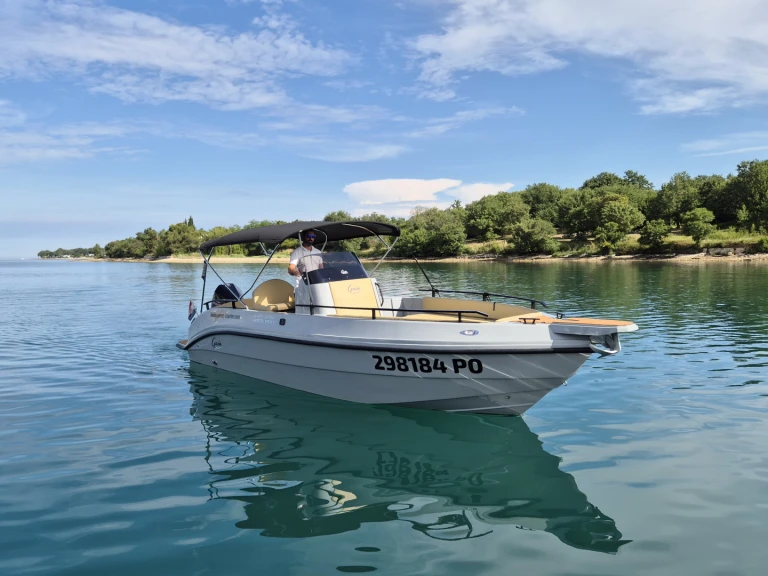Motorboat to hire Poreč at the best price