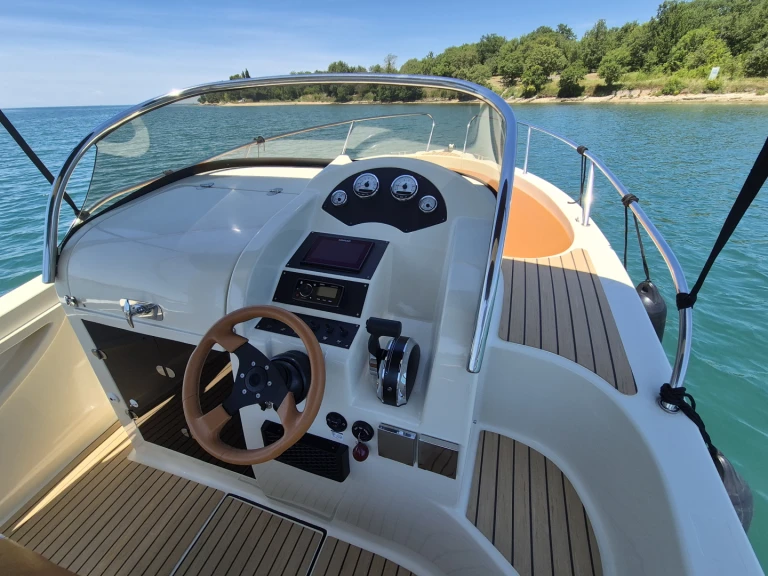 Motorboat hire in Poreč - T.A.MARE Flame