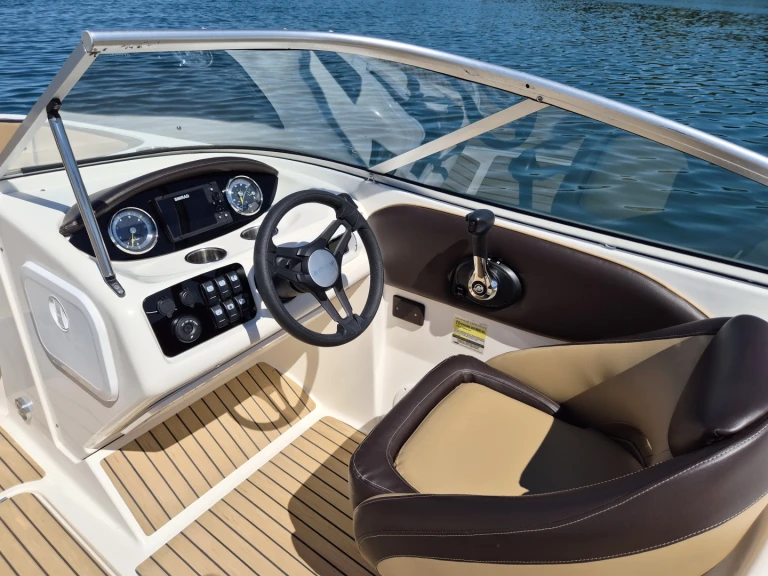 Yacht charter Poreč - Bayliner Bayliner 249 SD on SamBoat
