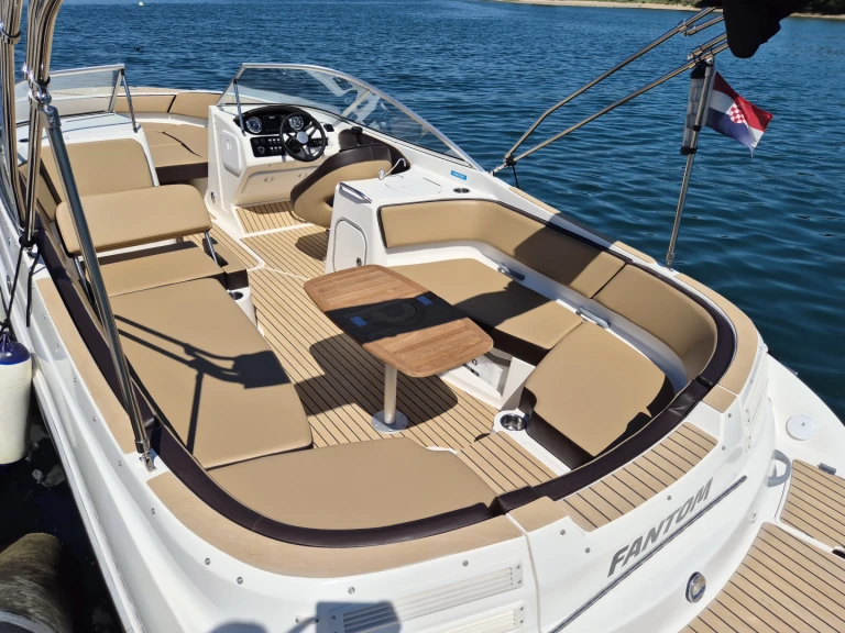 Yacht hire Poreč cheap Bayliner 249 SD
