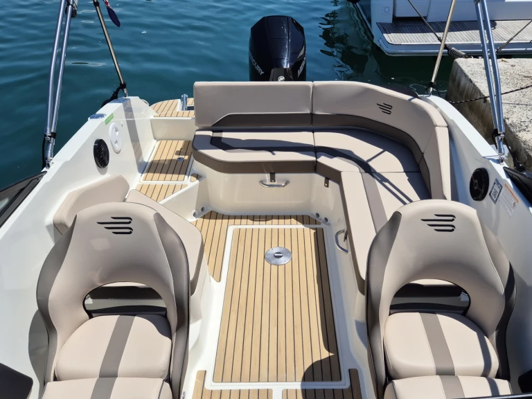 Hire a Bayliner VR6 OB Poreč