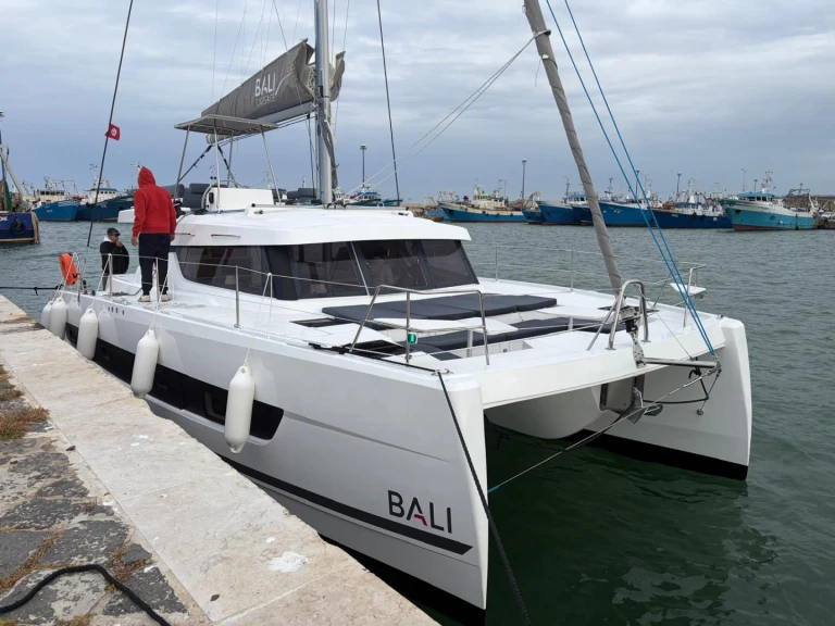 Catamaran hire in Rimini - Bali Bali Catspace MY
