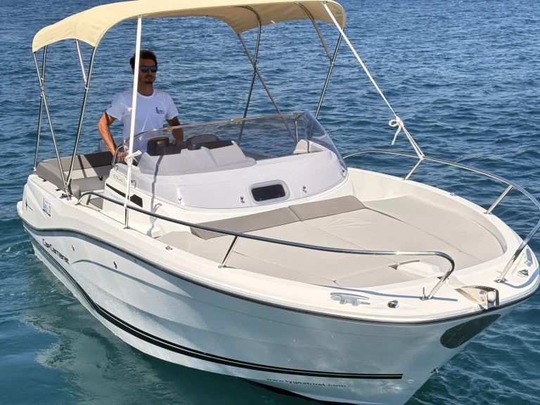 Hire a Jeanneau Cap Camarat 6.5 WA Serie 3 Porto di Amalfi Marina Coppola