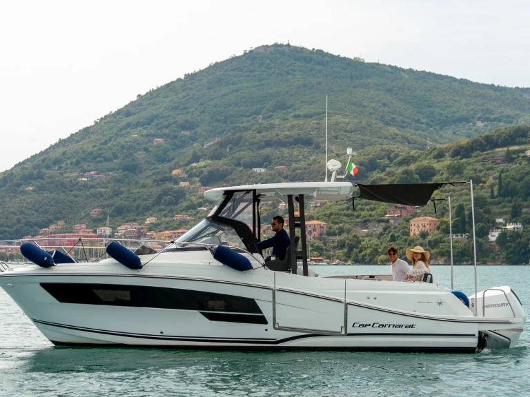 Yacht charter La Spezia - Jeanneau Cap Camarat 9.0 WA on SamBoat
