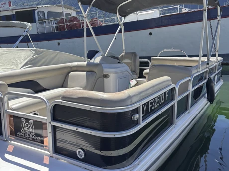 HURRICANE fundeck 190 charter bareboat or skippered in  Aix-les-Bains