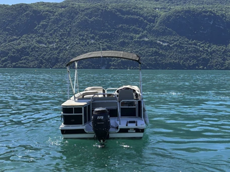 Yacht charter Aix-les-Bains - HURRICANE fundeck 190 on SamBoat