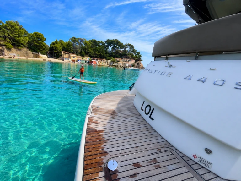 Hire Luxury Yacht Jeanneau with a boat licence