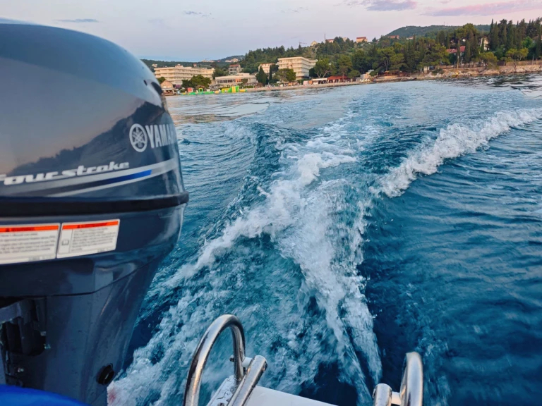 Hire a Elan Pasara 490 Cavtat