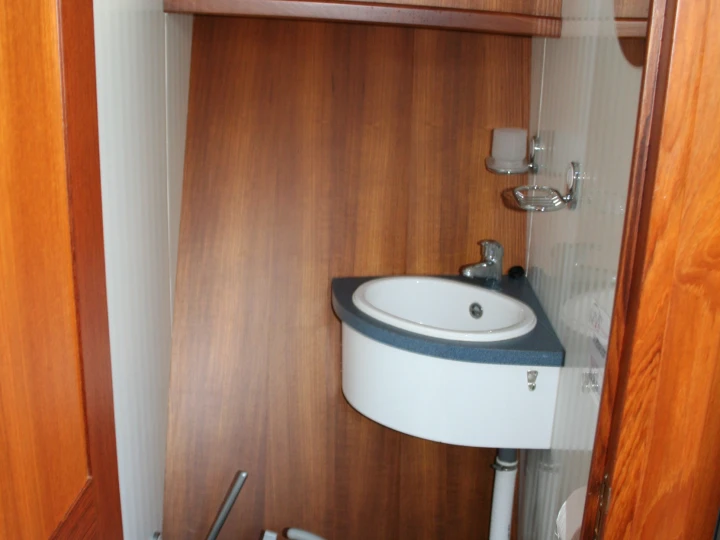 Hire Motorboat privateer with a boat licence