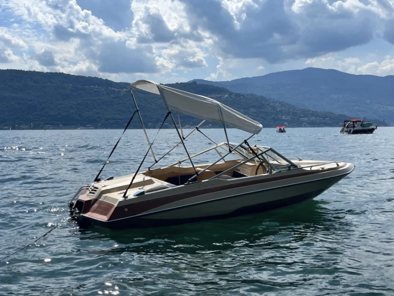 Hire Motorboat Glastron with a boat licence