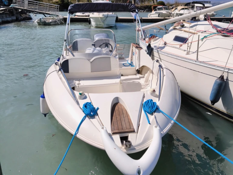 Motorboat to hire Amphion-les-Bains at the best price