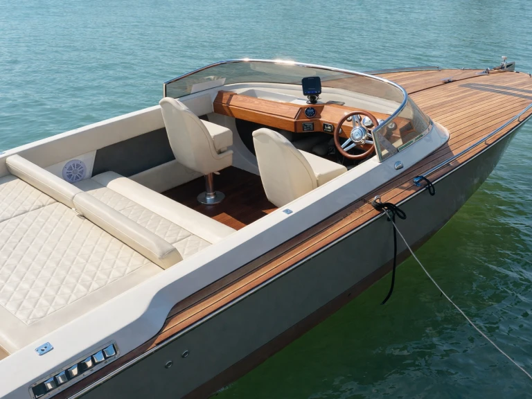 Hire a Ilver JUNIOR 22 Sirmione
