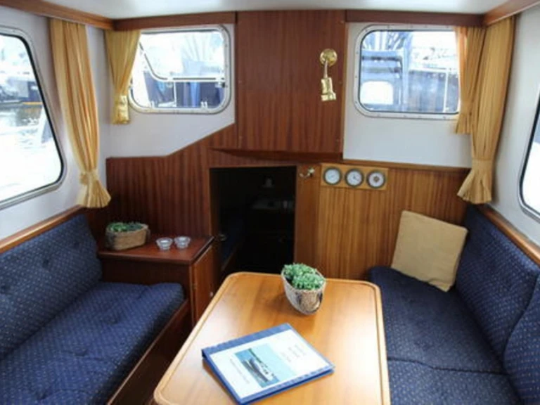 Hire Motorboat with or without skipper hellingskip Gaastmeer