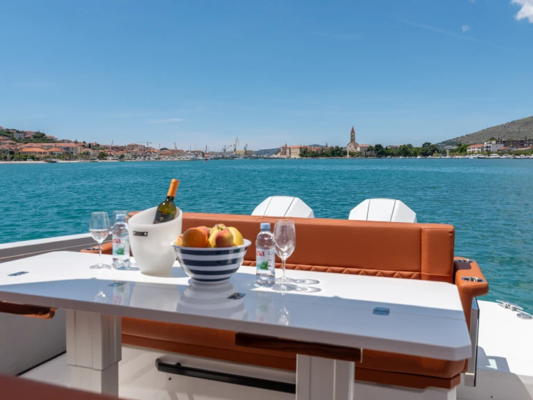 Charter a Saxdor Saxdor 320 GTO in Split on Samboat