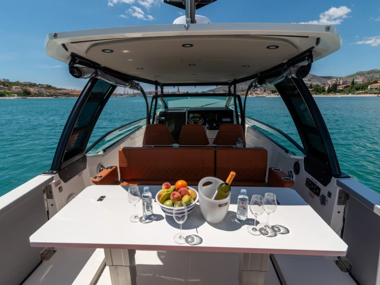 Motorboat to hire Split at the best price