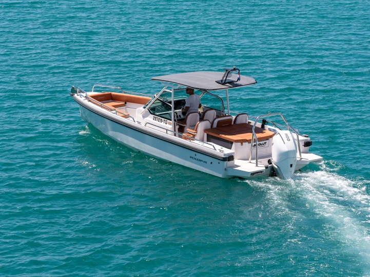 Yacht hire Split cheap Axopar 28 T-Top