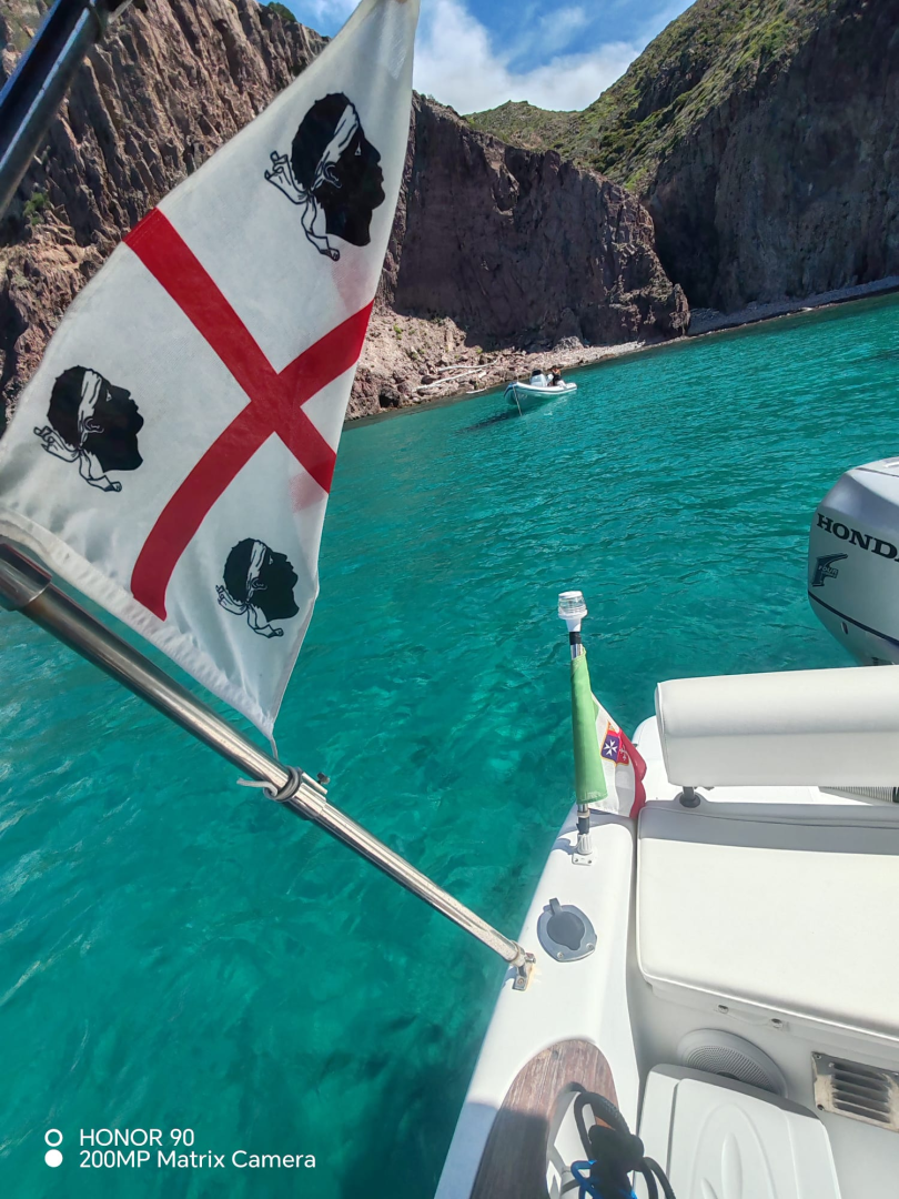 Motorboat hire in Carloforte - Sessa Marine Key Largo 25