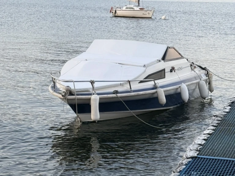 Hire Motorboat A HELLAS with a boat licence
