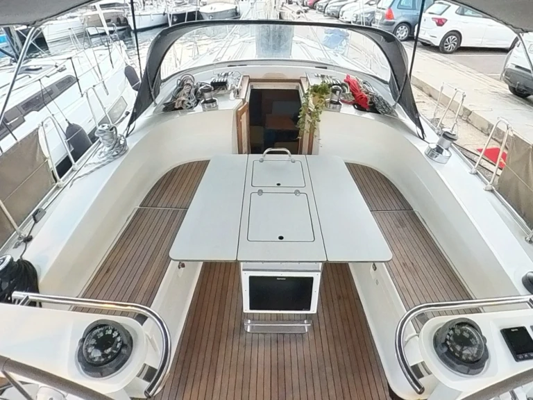 Yacht hire L'Anse Mitan cheap Bavaria 45 Cruiser