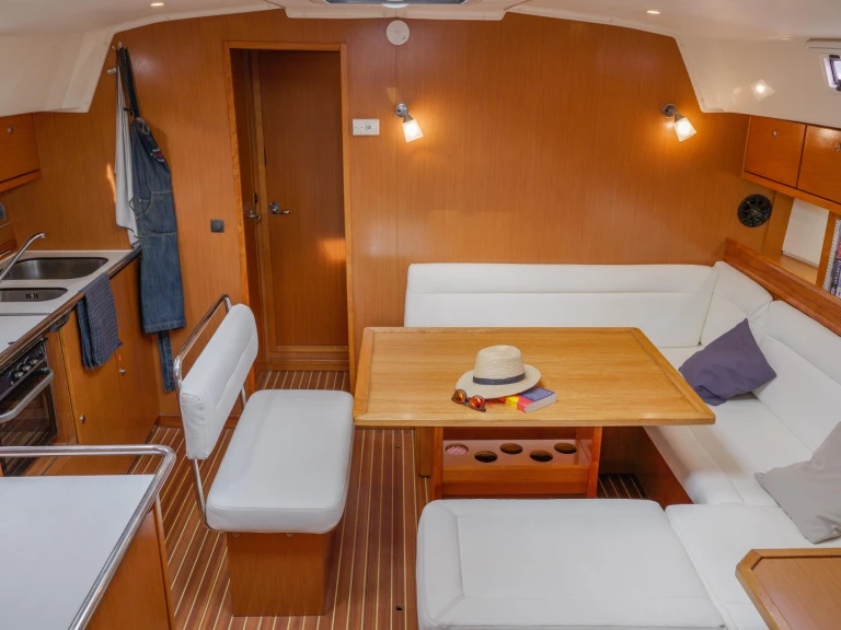Hire Sailboat with or without skipper Bavaria L'Anse Mitan