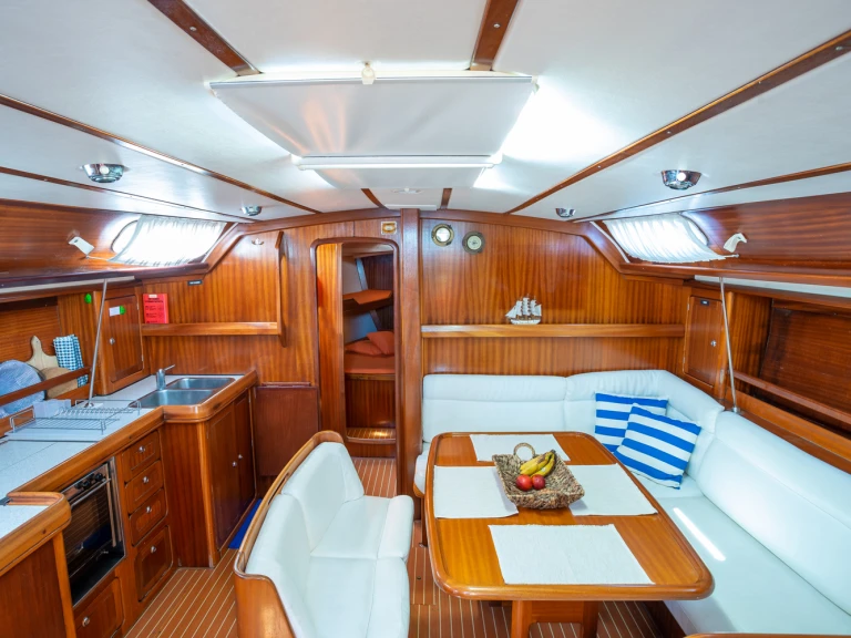 Hire Sailboat Bavaria with a boat licence