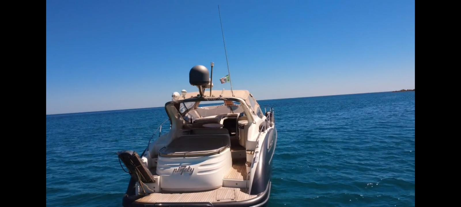 Charter a Azimut Atlantis 42 in Puntaldia on Samboat