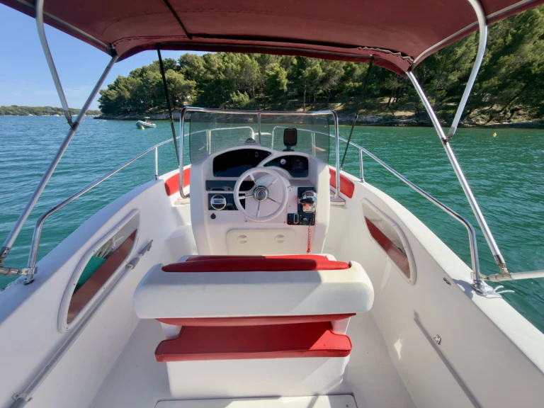 Motorboat to hire Medulin at the best price