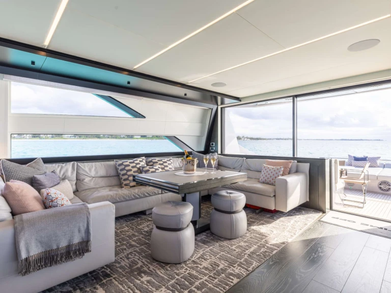 Hire Luxury Yacht with or without skipper Pershing Nassau