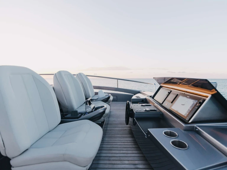 Charter a Pershing TIME OFF in Nassau on Samboat