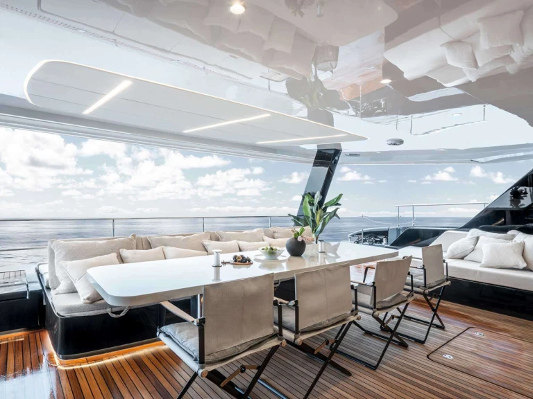 Hire a Sunreef MANTA French Riviera