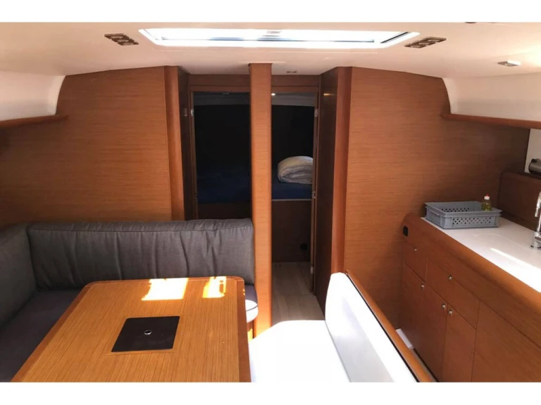 Charter a Jeanneau Sun Odyssey 479 in Alimos on Samboat