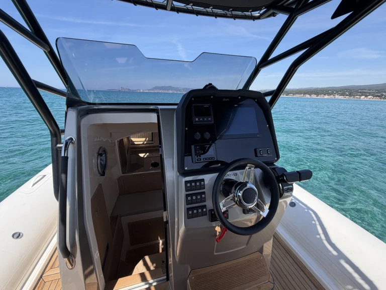 Yacht charter La Madrague - Bwa SPORT 33 GTO on SamBoat