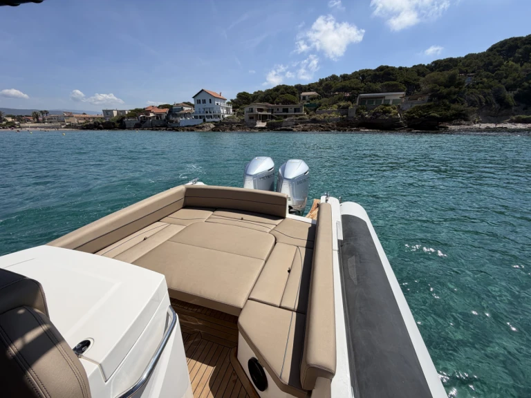 Yacht hire La Madrague cheap SPORT 33 GTO