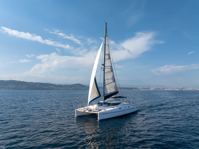 Hire Catamaran with or without skipper Fountaine Pajot Cannes