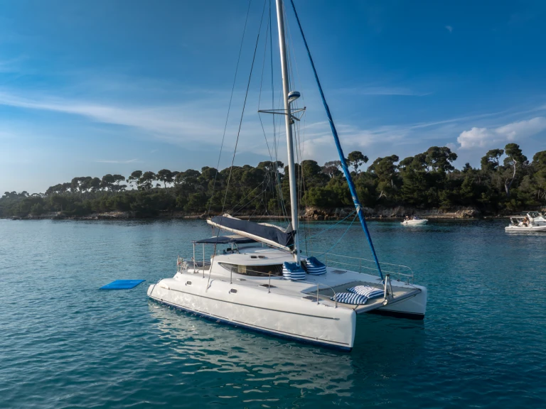 Catamaran to hire Cannes at the best price