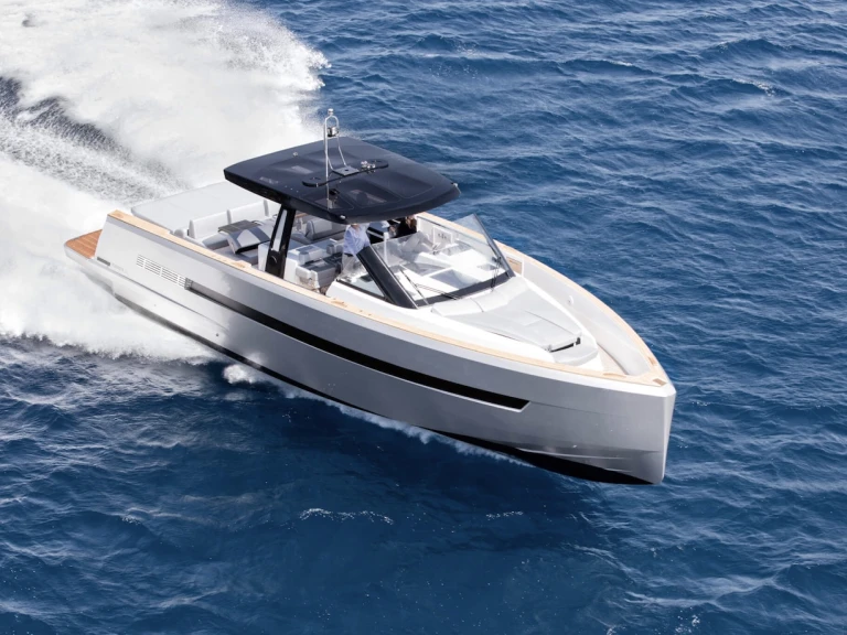 Yacht hire Port de Saint Tropez cheap Fjord 52 Open