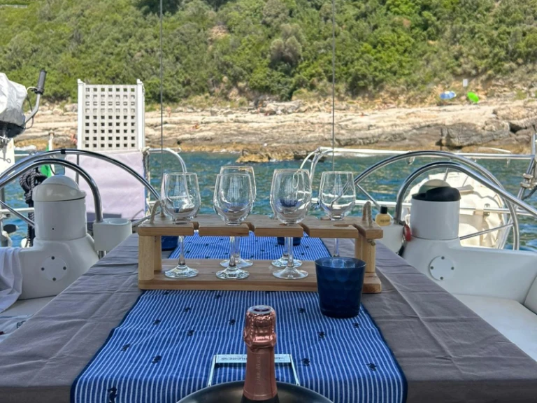 Yacht hire Marina Lido cheap Sun Odyssey 40