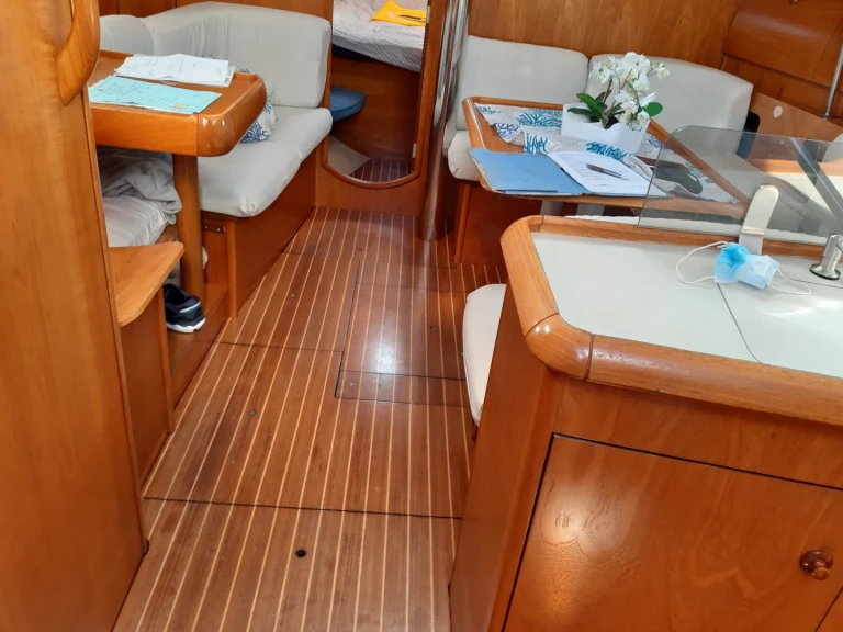 Charter a Jeanneau Sun Odyssey 40 in Marina Lido on Samboat