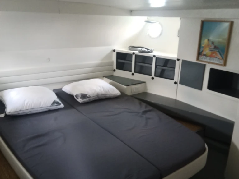 Hire Sailboat with or without skipper Gallart La Rochelle